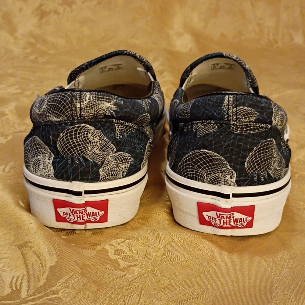 VANS RARE Black and White Skull Pattern Slip-Ons Women's 7.0 Men's 5.5 - Picture 8 of 14